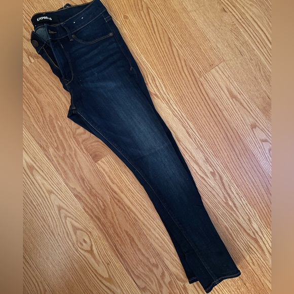 Express dark wash stretch jean leggings in 4 short. - Picture 3 of 6
